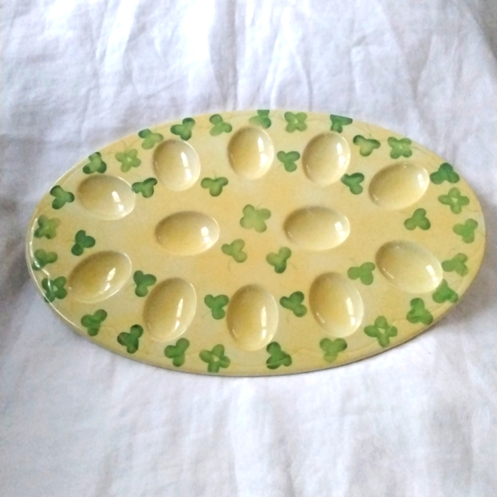 Mesa International Deviled Egg Serving Dish, Yellow with Green Clover